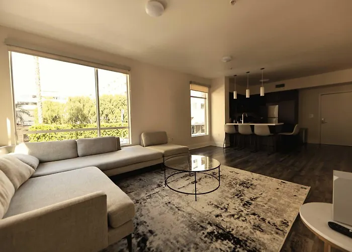 2Bd Stylish Retreat Resort Amenities Heart Of Hollywood
