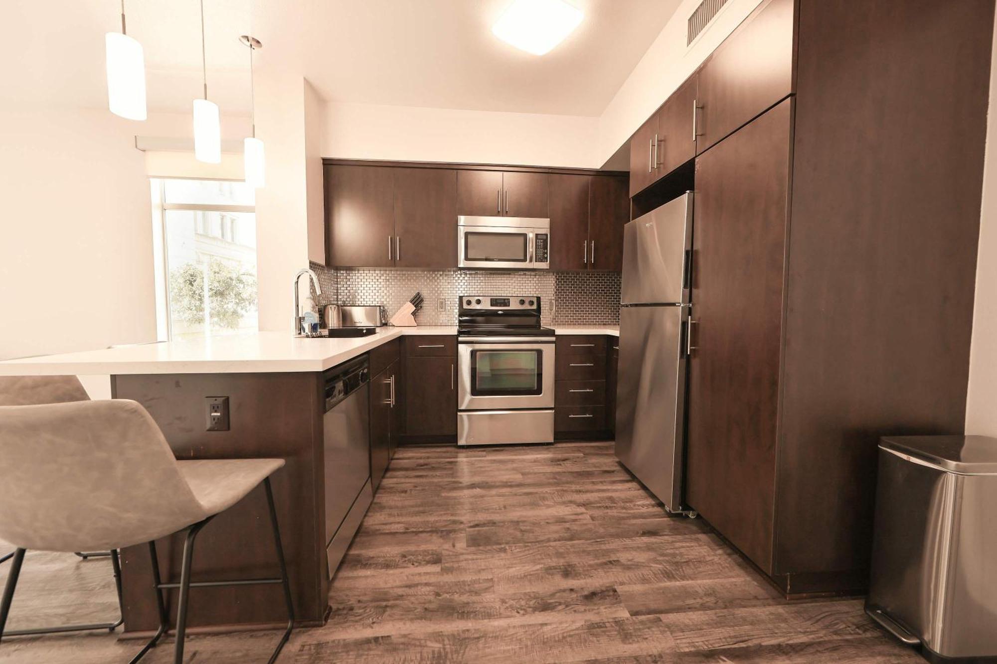 2bd Stylish Retreat Amenities Heart Of Hollywood