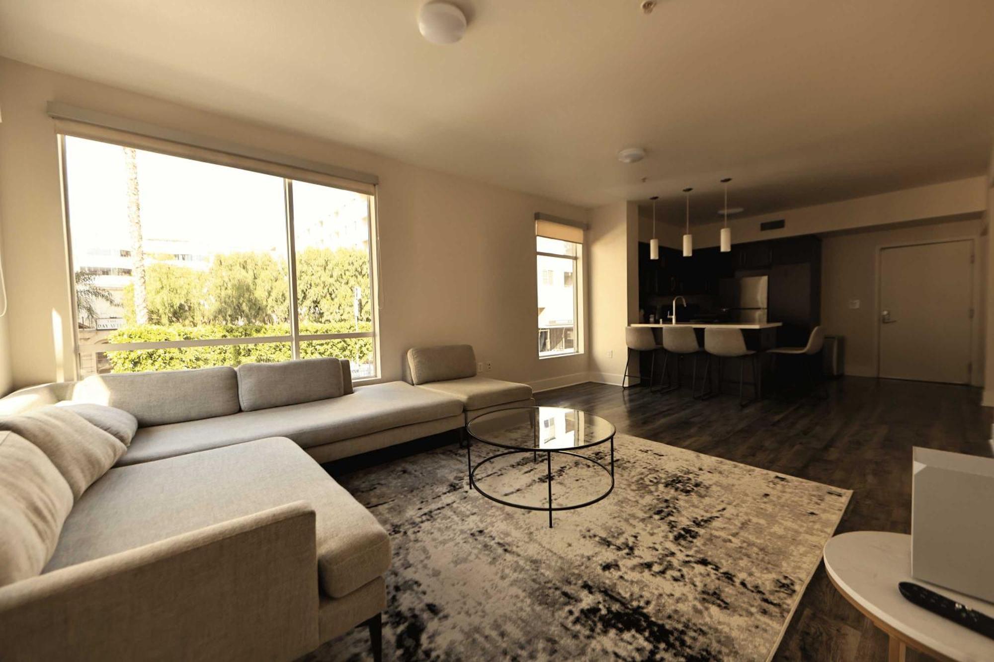 Apartment 2bd Stylish Retreat Amenities Heart Of Hollywood *