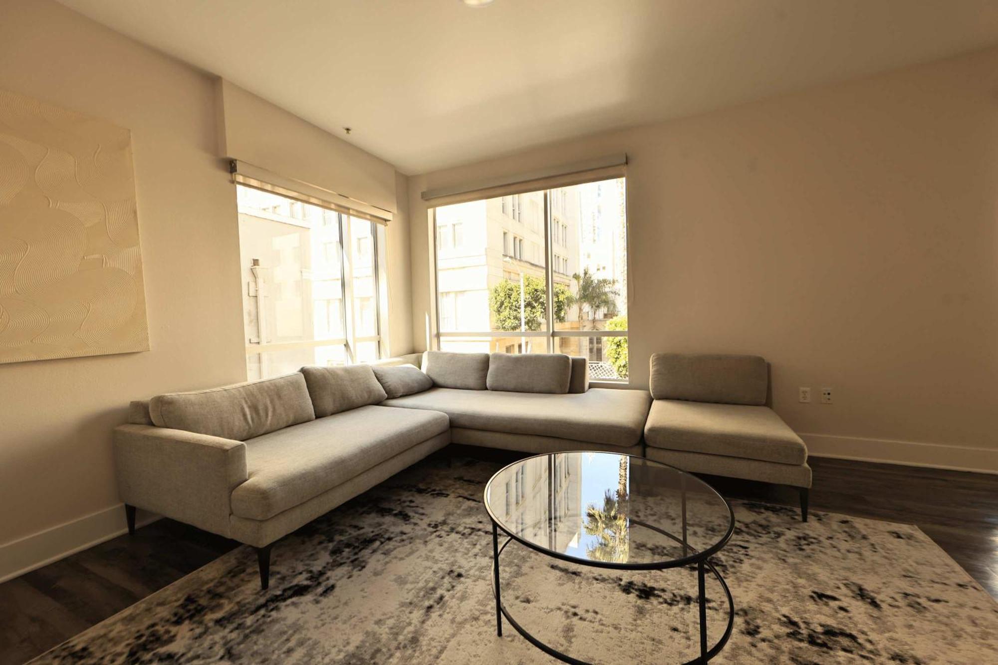2bd Stylish Retreat Amenities Heart Of Hollywood Apartment