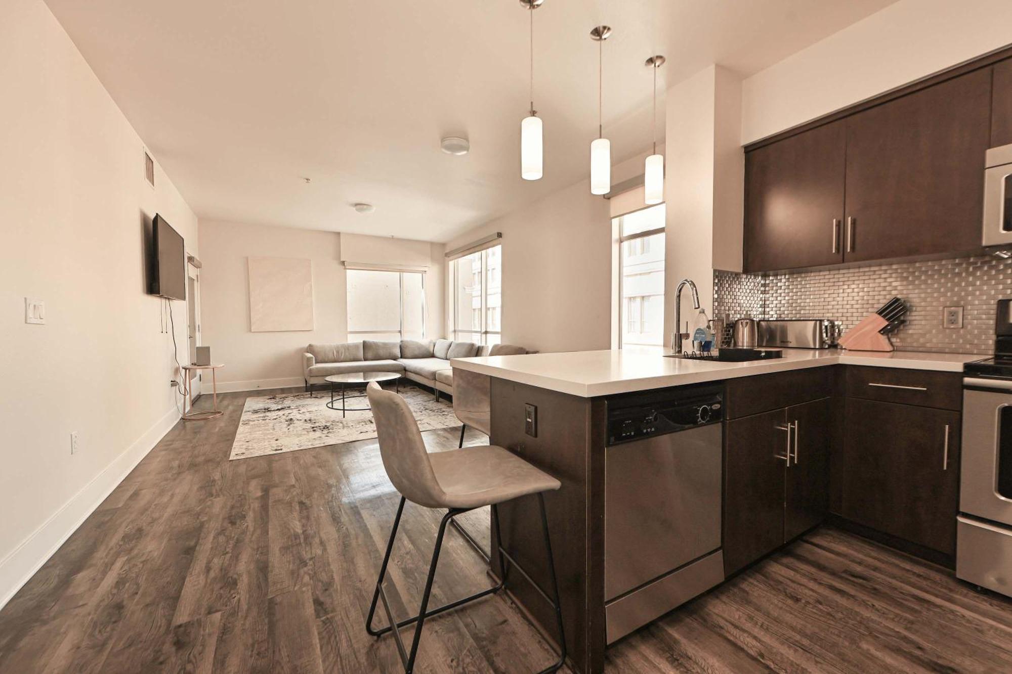 Apartment 2bd Stylish Retreat Amenities Heart Of Hollywood
